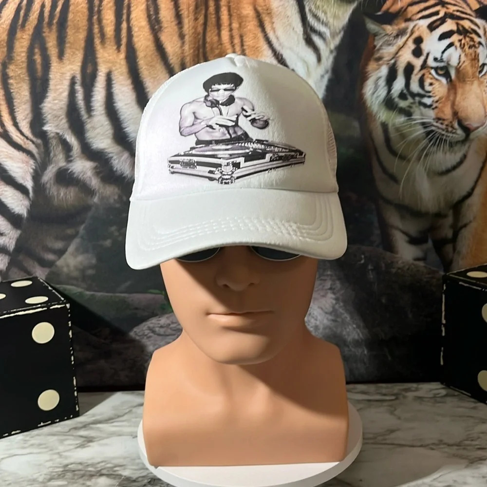 BRUCE LEE DJ TURNTABLE UNISEX TRUCKER HAT. - Picture 1 of 9